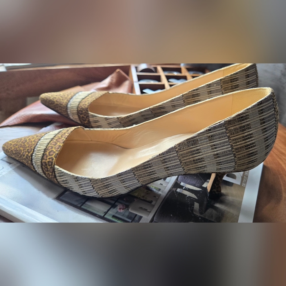 Stylish Women's Beige and Black Flats